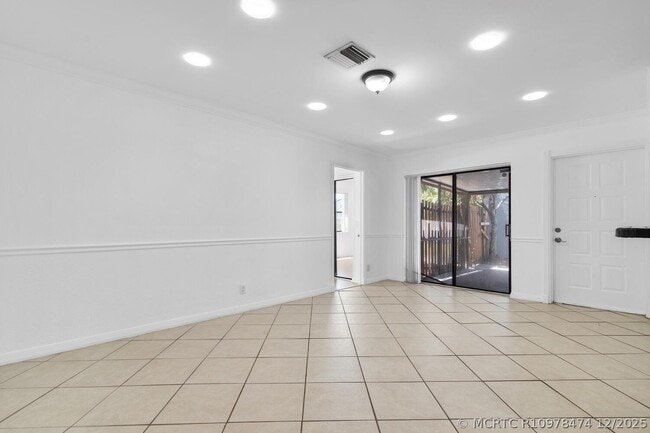 Building Photo - 7 Crossings Cir