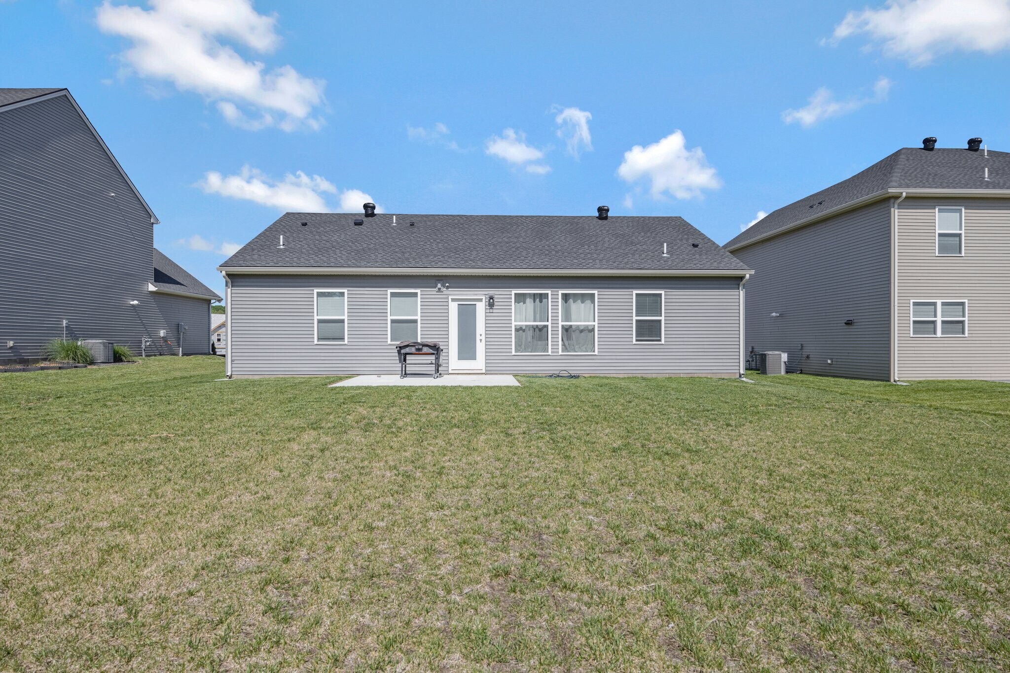 Building Photo - 2647 Hauschild Dr