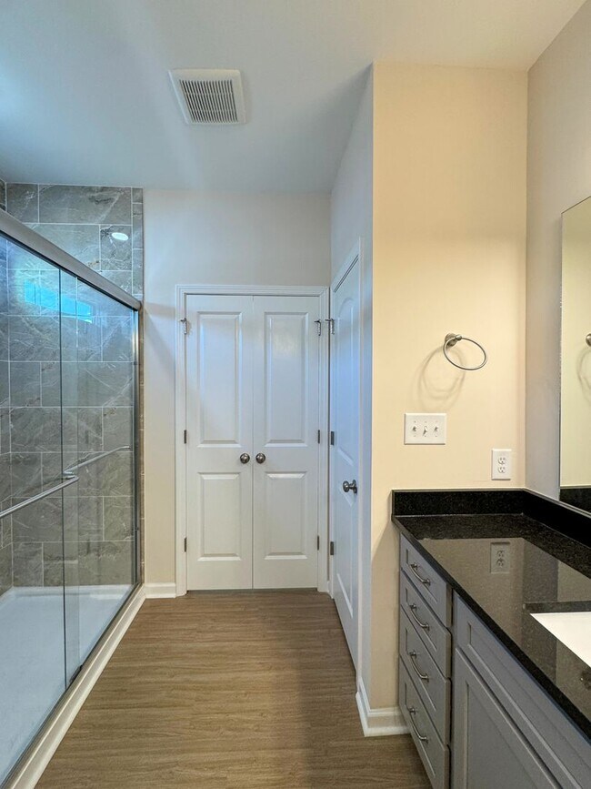 Building Photo - Stunning 3 Bed 2 Bath Home in Fayetteville