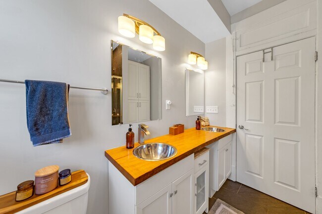 Building Photo - 159 Miami Ave