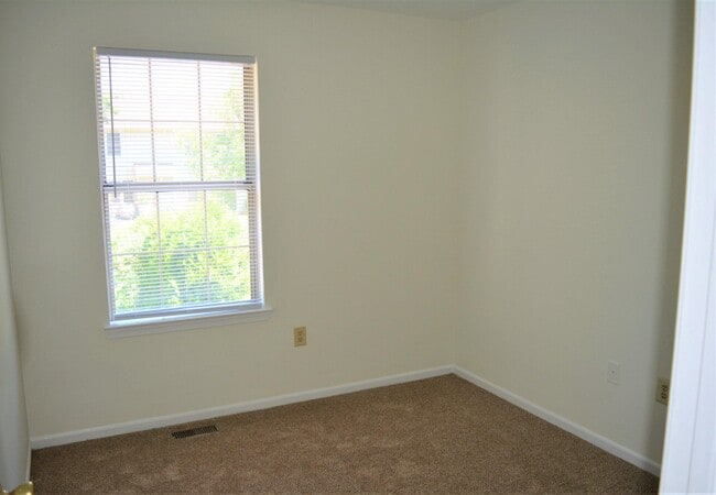 Building Photo - 361 Kent Ln