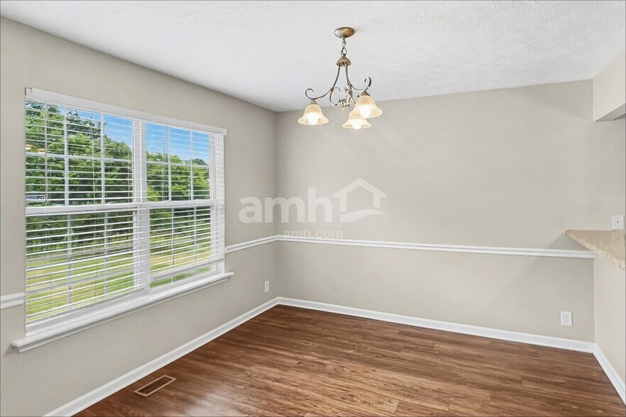 Building Photo - 2053 Leefield Dr