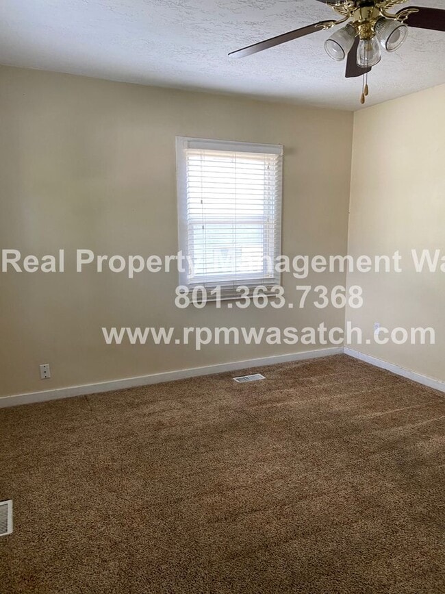 Building Photo - Come See This 4 Bedroom 1.5 bathroom single family home!!