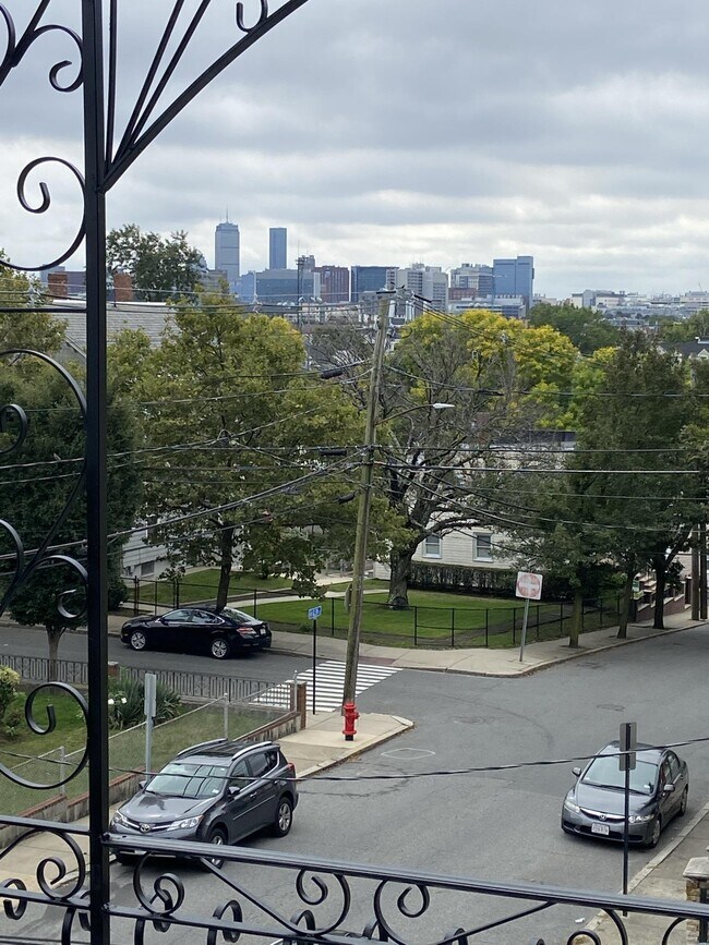 Building Photo - 93 Glen St