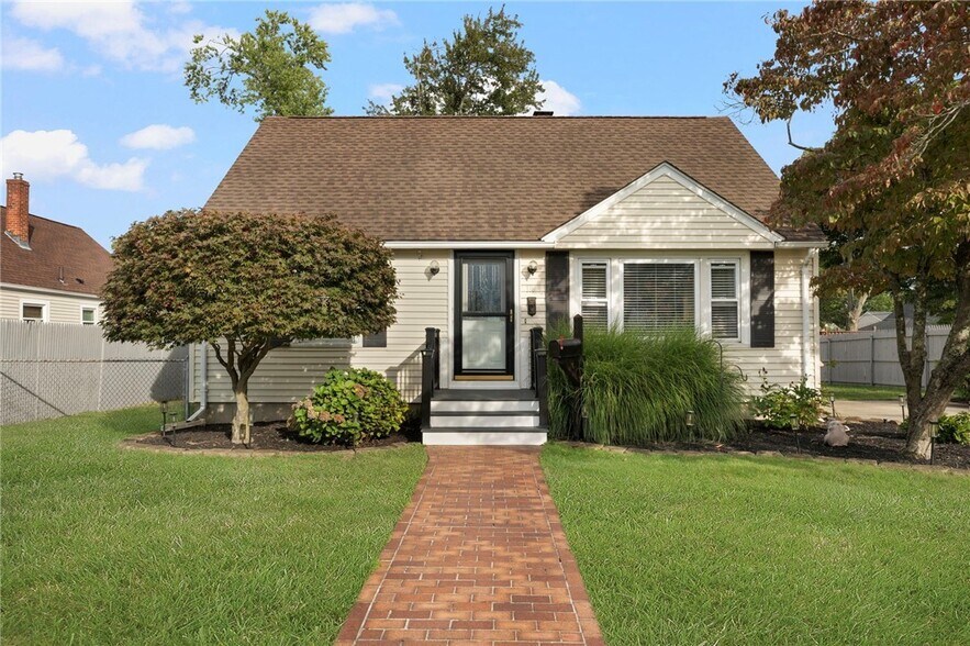 Building Photo - 118 Airway Rd