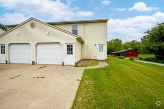 Building Photo - Three Bedroom Duplex