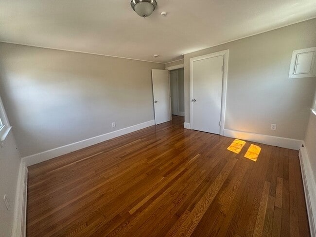 Building Photo - 34 Booth St