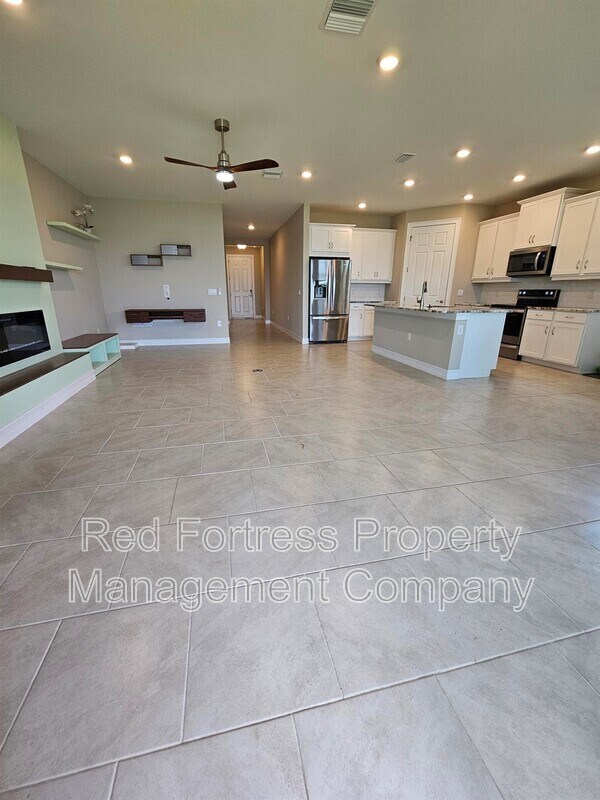 Building Photo - 623 Parkshore Lk Ave