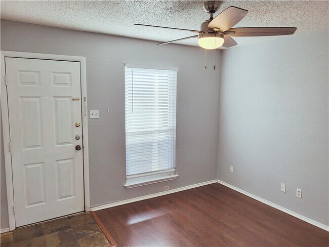 Building Photo - 6702 Everhart Rd