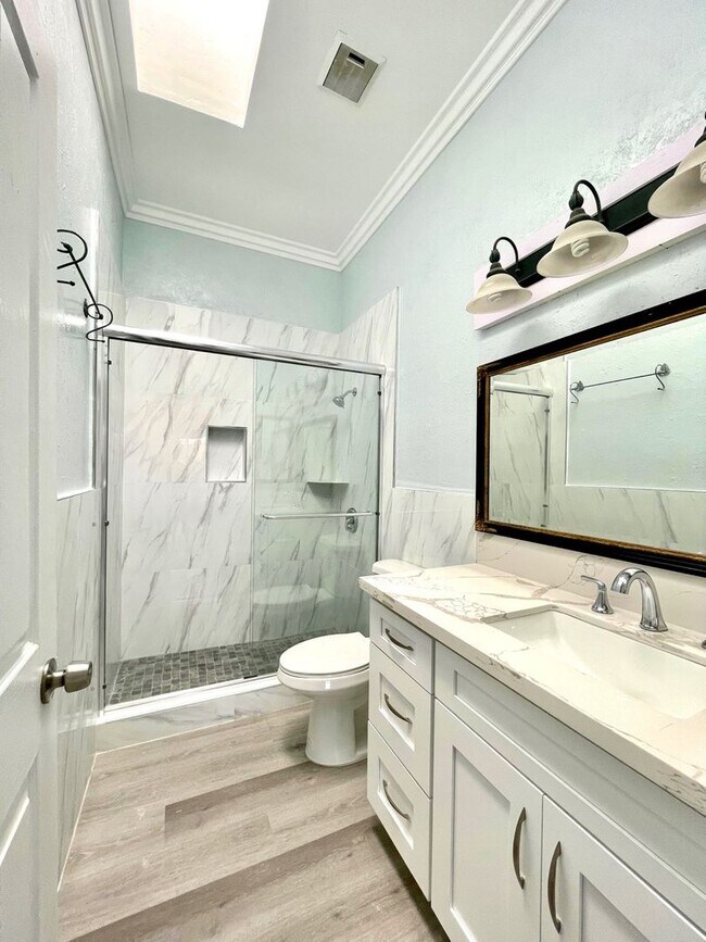 Building Photo - FOR RENT 2BR/2BA 900 SF Charming Renovated Condo In UTC