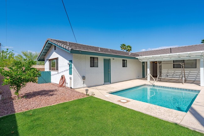 Building Photo - 53475 Avenida Herrera