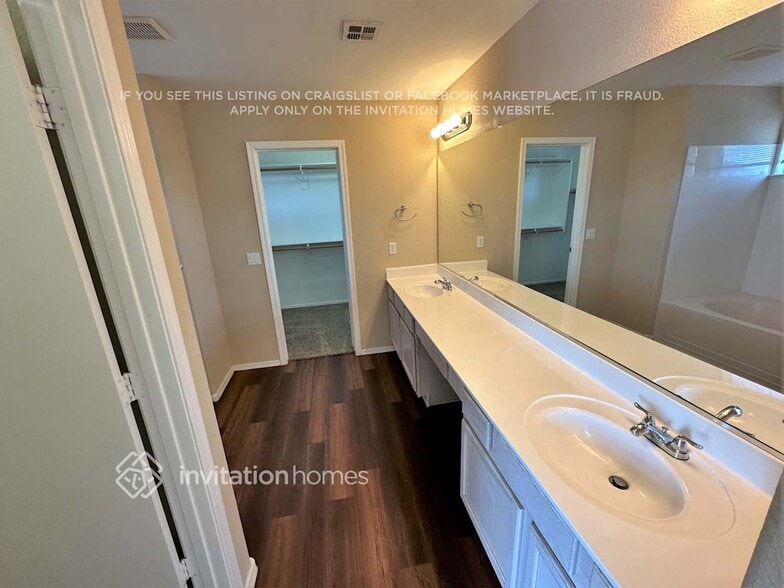 Building Photo - 3844 W Fallen Leaf Ln