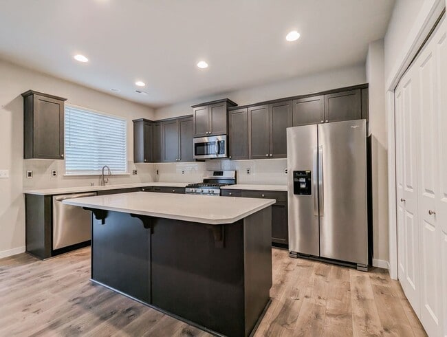 Building Photo - **Move-In Special** Stunning 5 bed, 2.5 ba...