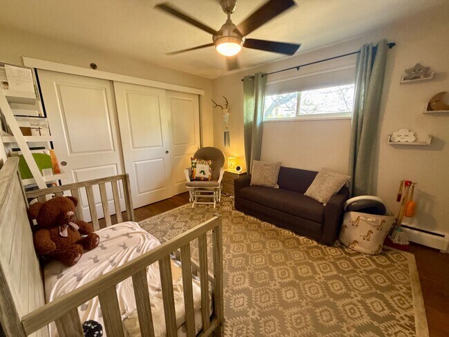 Building Photo - Sprawling 6 BR 4 BA Applewood Paradise - Live in Luxury with this Entertainer's Dream!