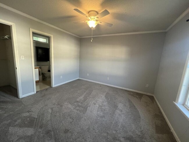 Building Photo - 208 Winners Circle