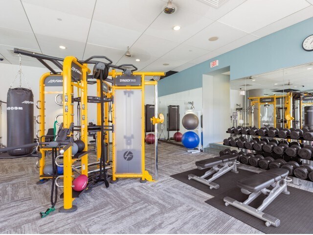 Building Photo - 800 W 5th St