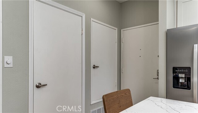 Building Photo - 10560 Lakeside Dr N