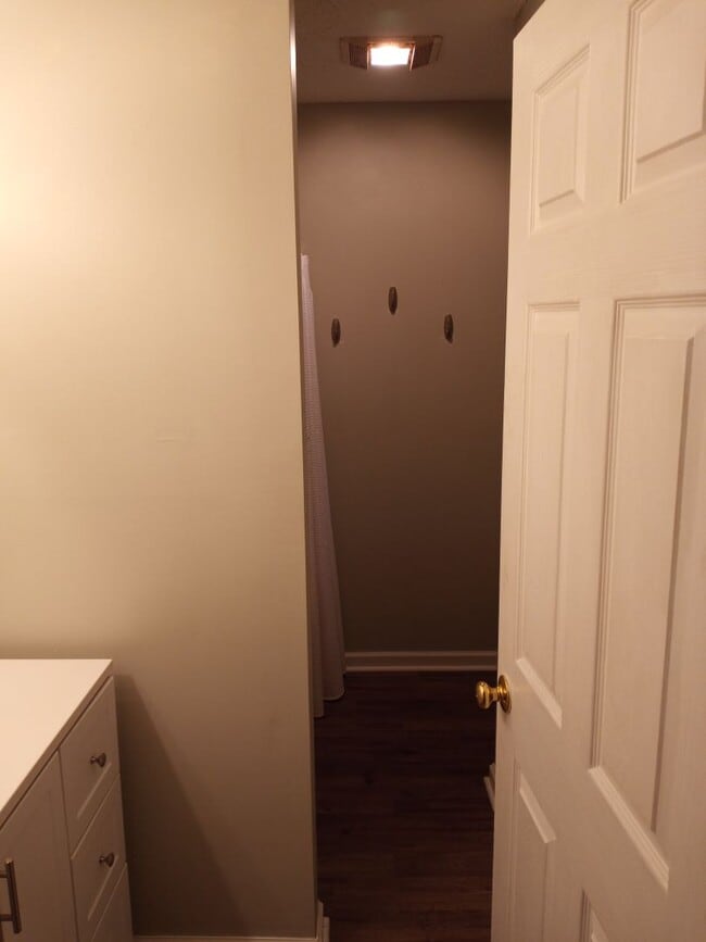 Building Photo - 2 bed 1.5 bath condo for rent