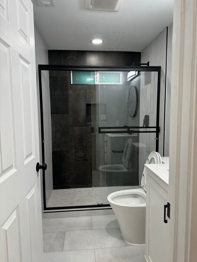 Bathroom - 2783 Union Ave