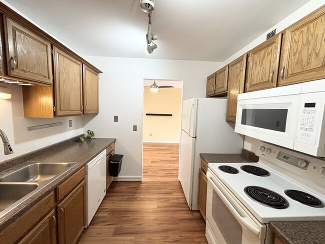 Building Photo - 710 E 200 S