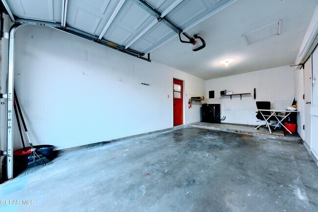 Building Photo - 4909 Winthrop Dr