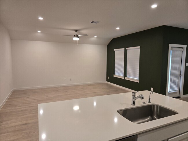 Building Photo - 31710 Carlisle Cv Ct