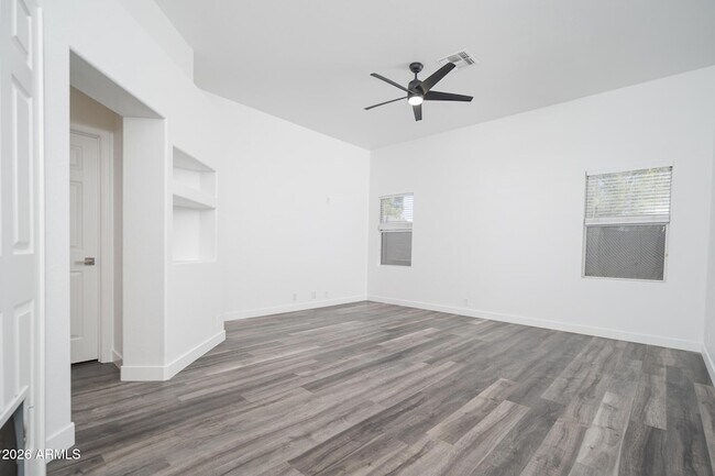 Building Photo - 18031 N 15th Pl