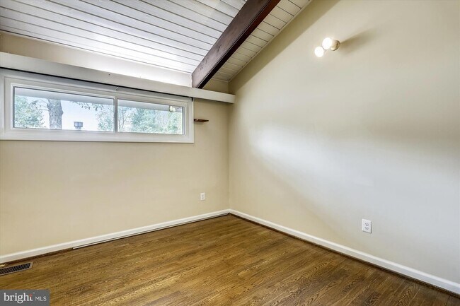 Building Photo - 5511 Huntington Pkwy