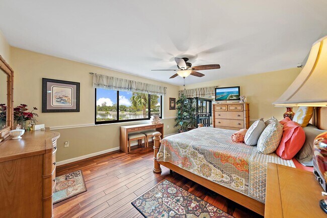 Building Photo - 533 Oak Harbour Dr