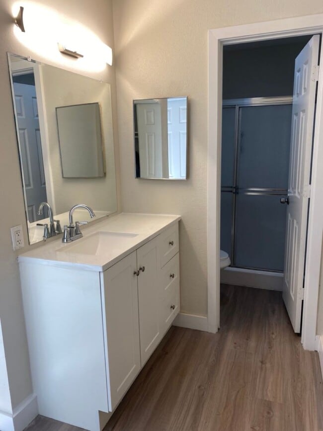 Building Photo - Beautifully remodeled 3bed/2ba Townhome - Ask about our Move-in Specials