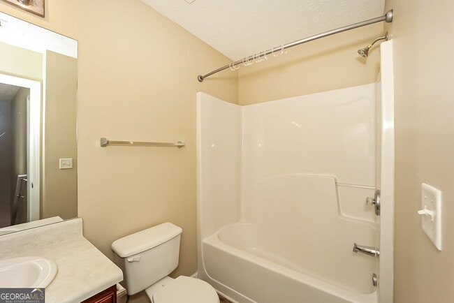 Building Photo - 210 Overlook Ct