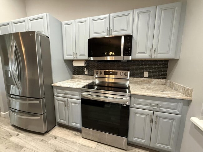 Building Photo - 1835 17th Ave SW