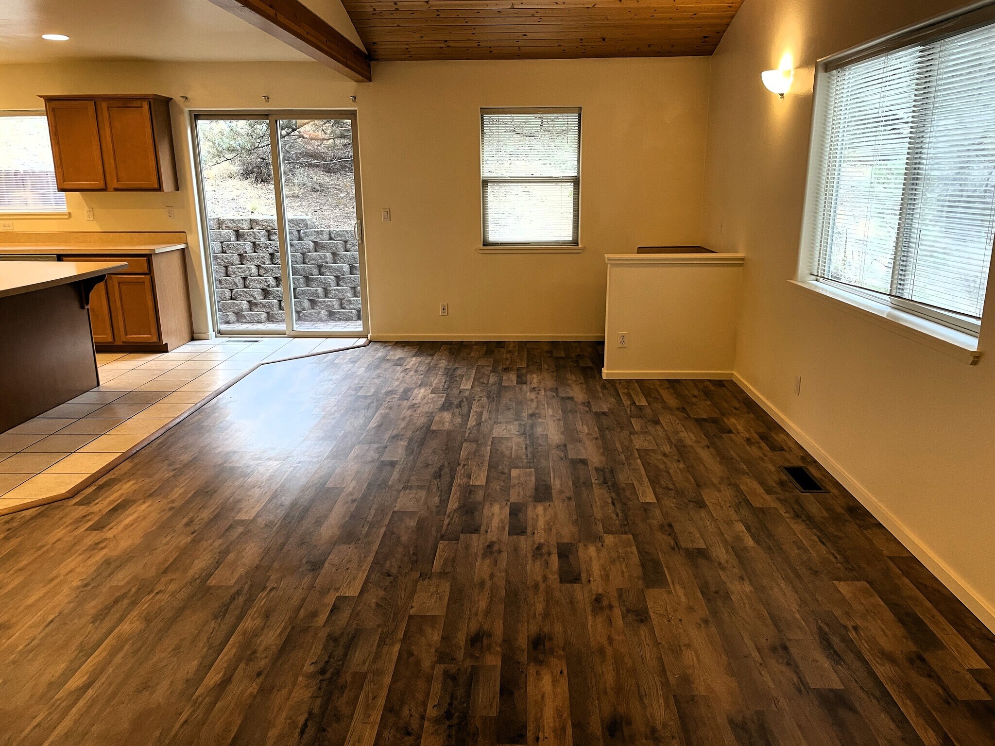 Building Photo - 1755 NE Lotus Dr