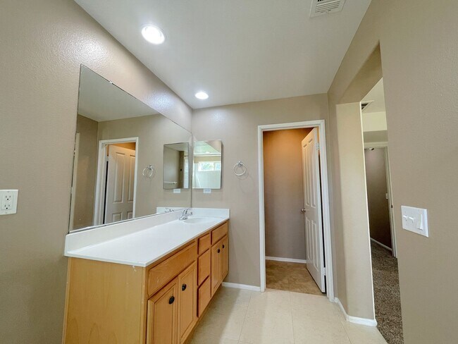 Building Photo - Charming Single-Story 3-Bedroom Home in Be...