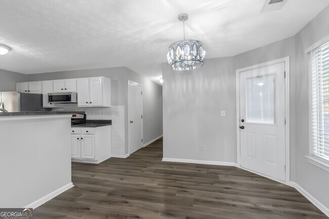 Building Photo - 420 Harvick Cir