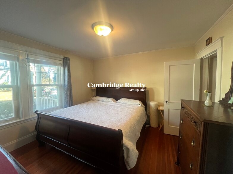 Building Photo - 10 Townsend Rd