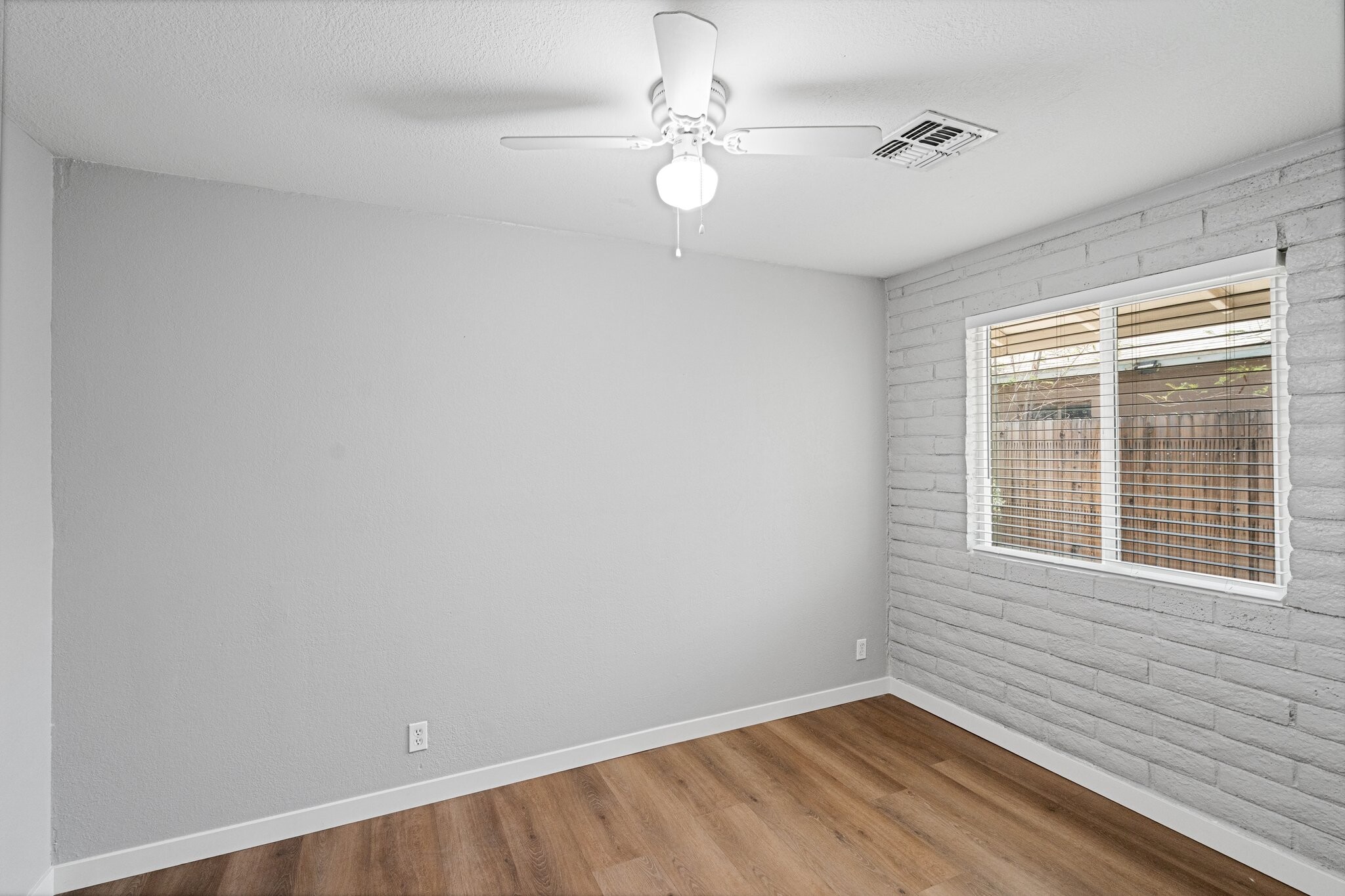 Building Photo - 1106 North 25th Pl