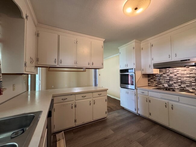 Building Photo - 117 Southerland Dr