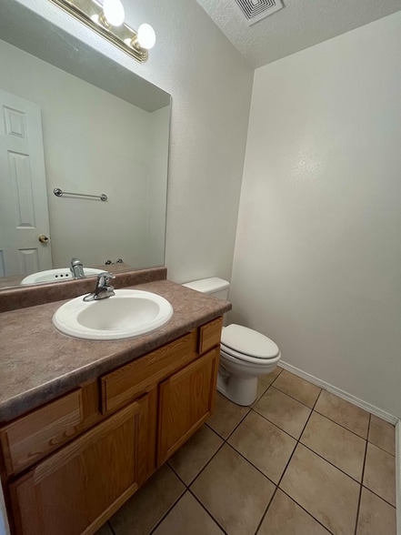 Building Photo - 1009 Walnut Dr