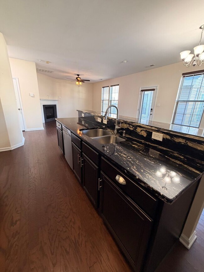 Building Photo - 42 Kilverstone Way