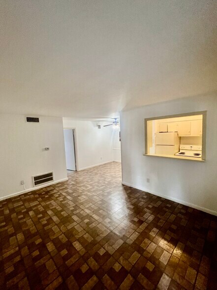 Building Photo - 3838 Glen Arbor Dr