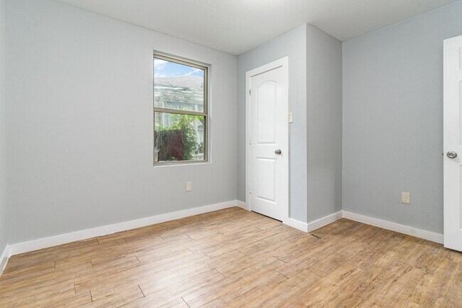 Building Photo - 1322 Galloway Ave