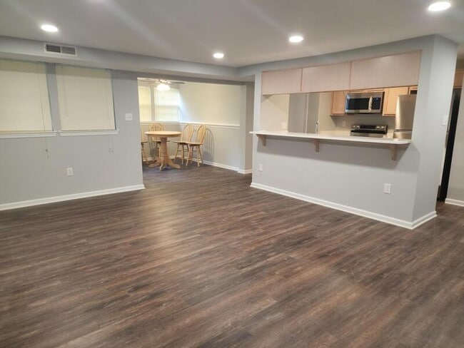 Building Photo - 9387 Horse Castle Ct