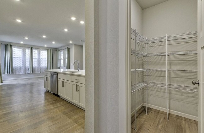Building Photo - Discover the Charm of This Elegant North P...