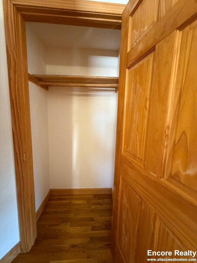 Building Photo - 24 Gardner St