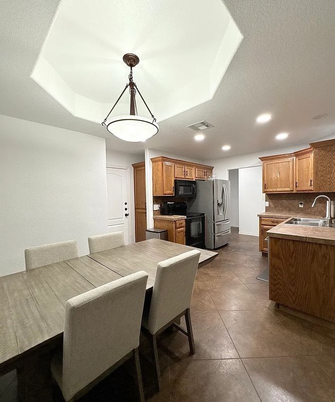 Building Photo - 430 Summit Ridge Dr N