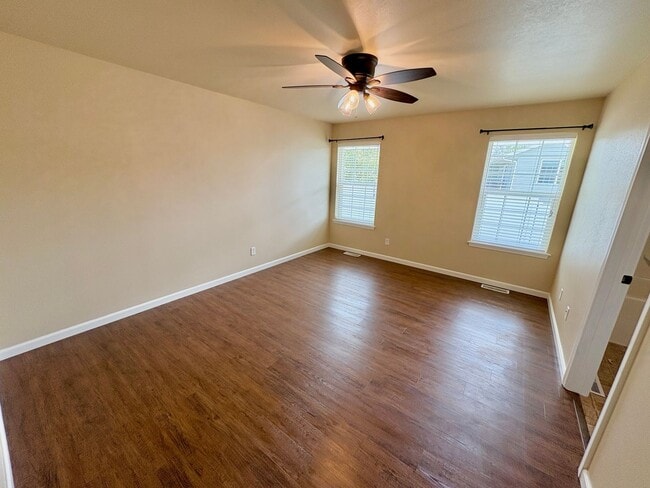 Building Photo - Beautiful 3 bedroom 2 bathroom home locate...