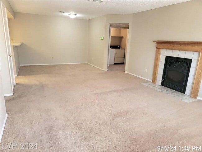 Building Photo - GREAT 2ND FLOOR UNIT IN SW AREA!!