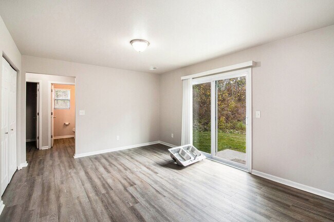 Building Photo - Newer Home near Outstanding Schools!