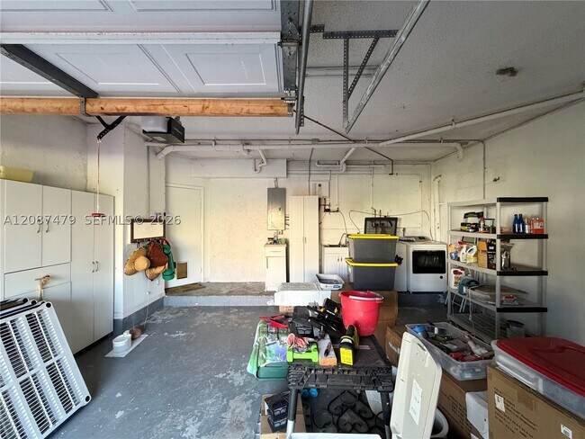 Building Photo - 4631 SW 154th Ct
